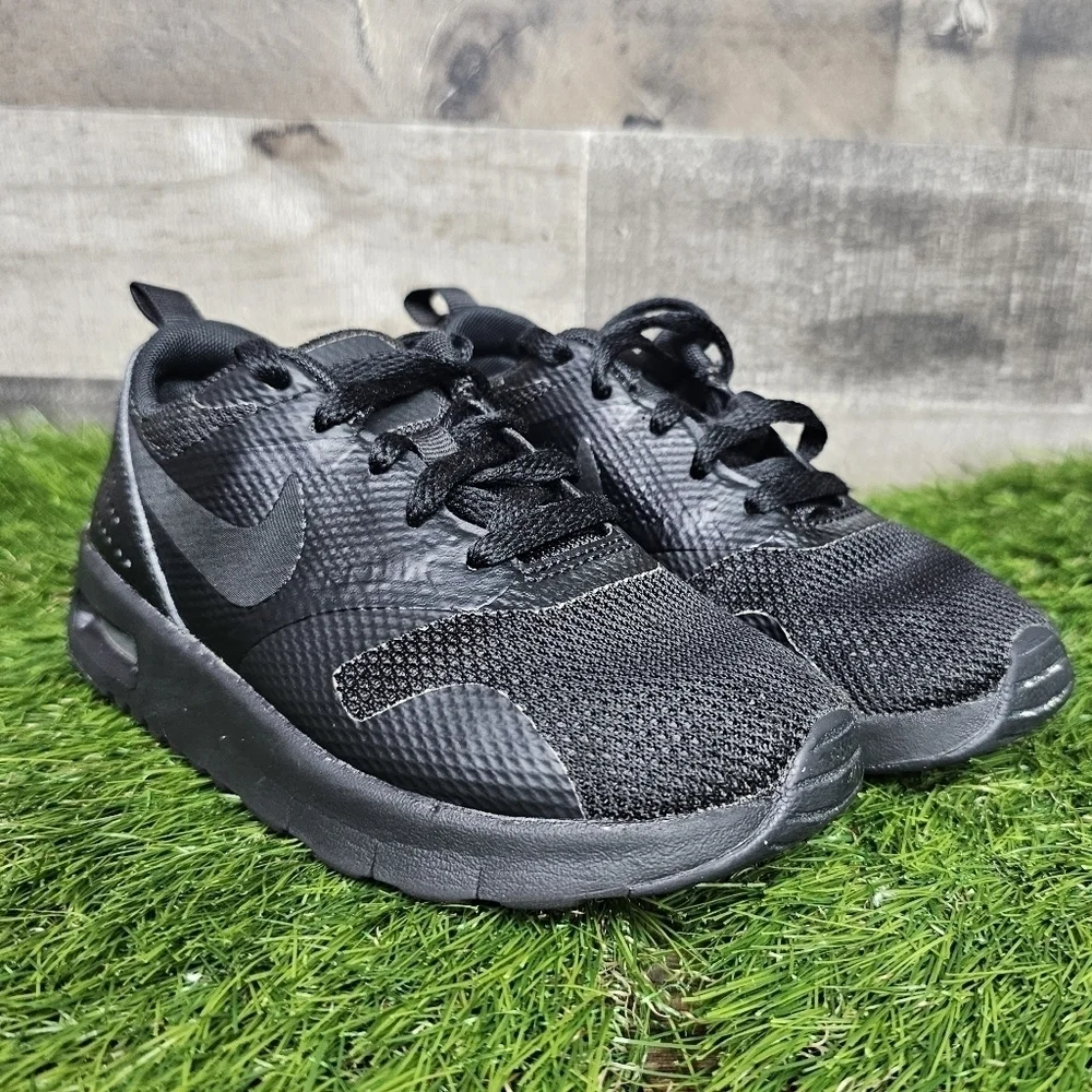 NIKE AIR MAX TAVAS TRIPLE BLACK TRAINERS